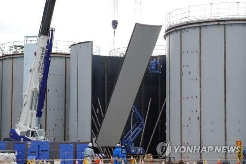 후쿠시마 제1원전 구내 오염수 저장탱크 건설 모습. [연합뉴스 자료사진]