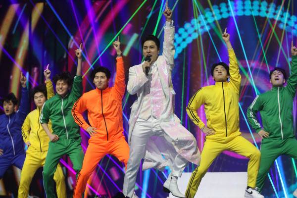 '댄스왕'으로 꼽힌 장민호의 결승 '역쩐인생' 무대/TV조선