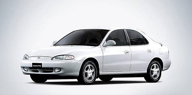 기자가 소유했던 2세대 아반떼.