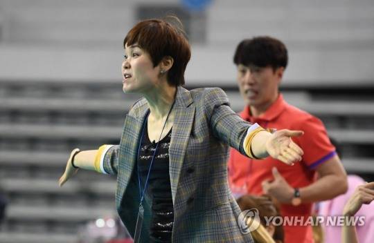 서울시청 여자핸드볼 감독 시절의 임오경 당선자 모습. [연합뉴스 자료사진]