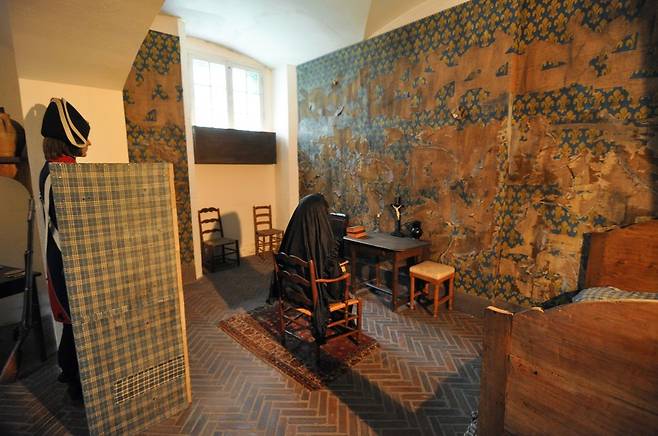 마리 앙투아네트가 프랑스 혁명 때 처형되기 전까지 수감됐던 콩시에르주리의 방. 위키피디아(André Lage Freitas 작)