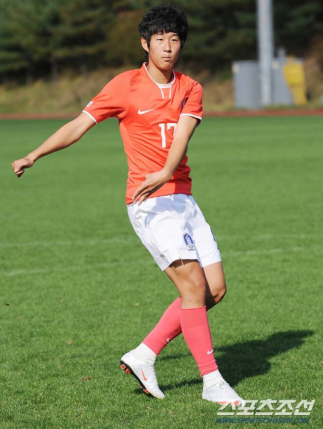 2009년10월15일. U-17 청소년축구대표 손홍민의 앳된 모습.