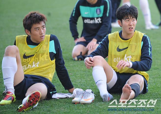 2010년 12월 22일. 서귀포 제주월드컵경기장에서 훈련에 임하고 있는 구자철, 손흥민.