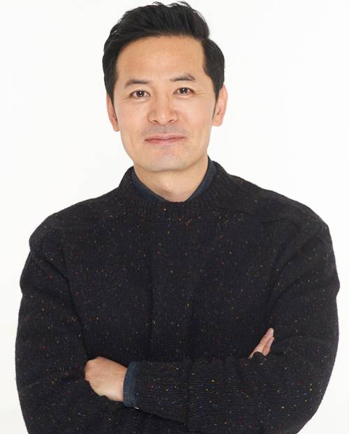 tvN 2부작 강연 프로그램 ‘김창옥쇼’의 진행자인 김창옥 김창옥아카데미 대표는&nbsp;“소통이 안 되면 고통이 오는데, 소통은 말로만 하는 게 아니다”며 “나와의 관계, 자존감이 중요하다”고 강조했다. 김창옥아카데미 제공