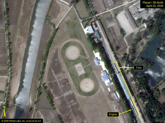 김정은 북한 국무위원장의 열차로 추정되는 열차가 위성 사진에 포착됐다. 이 열차는 지난 15일에는 없었지만 21일과 23일 에는 모두 관측됐다. [이미지출처=로이터연합뉴스]
