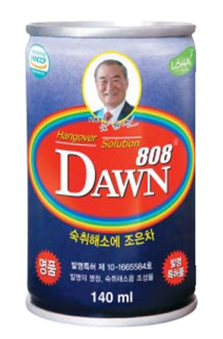 ‘여명808’은 세계 최초로 발명된 숙취 해소용 천연차로 1998년 출시 이후 20여 년간 꾸준히 사랑받고 있다. 남종현 회장은 연구와 실험을 계속하며 매해 ‘여명808’을 업그레이드하고 있다. /그래미 제공