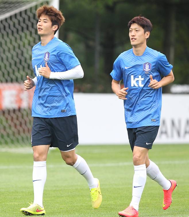 FC서울 시절부터 절친인 이청용과 기성용(왼쪽). [중앙포토]