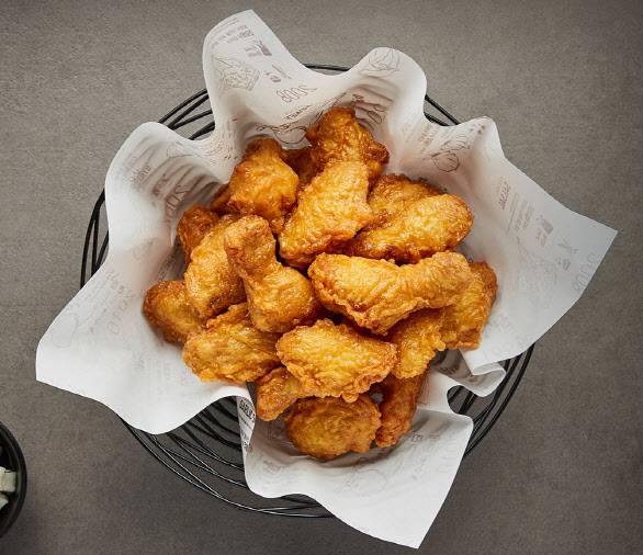 치킨업계 대표 부분육 메뉴인 교촌치킨 ‘허니콤보’는 지난해 한해에만 910만개 이상 판매됐다. (사진=교촌치킨)