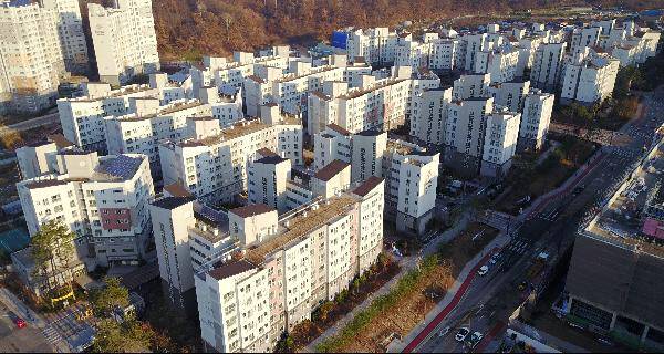 과거 이명박 정부가 집값 안정을 위해 서울 서초구에 만든 공공택지 '내곡지구'의 전경./조선DB