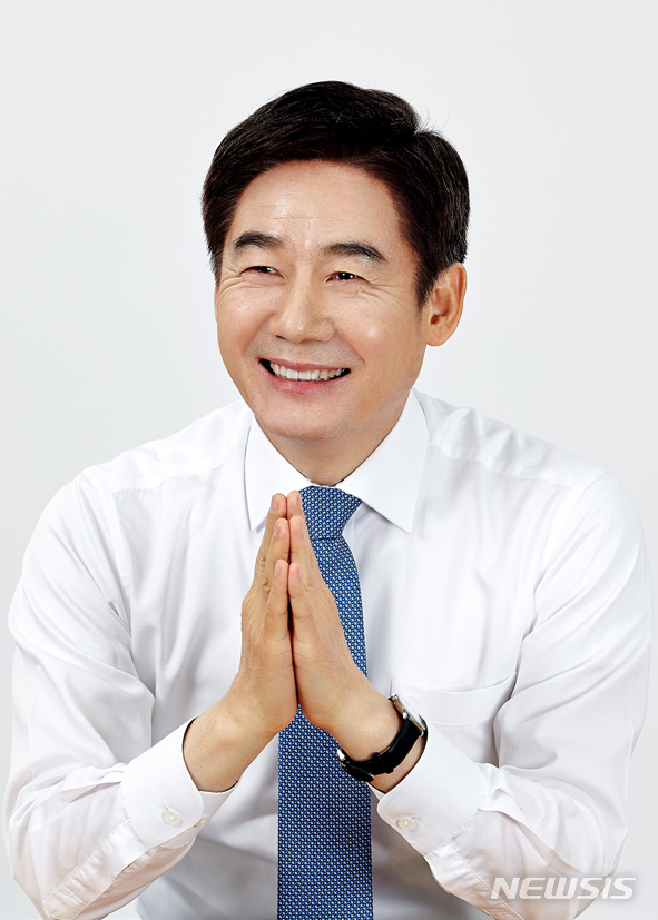 [전주=뉴시스] 제21대 총선 전북 남원·임실·순창 이용호 당선인.