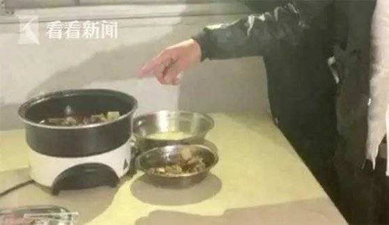 중국 저장성 진화시 경찰이 범인 우씨의 집에 들이닥쳤을 때는 이미 블랙 스완의 흔적은 사라지고 먹다 남은 국그릇만이 남았다. [중국 환구망 캡처]
