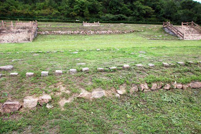환도산성 궁전 흔적.