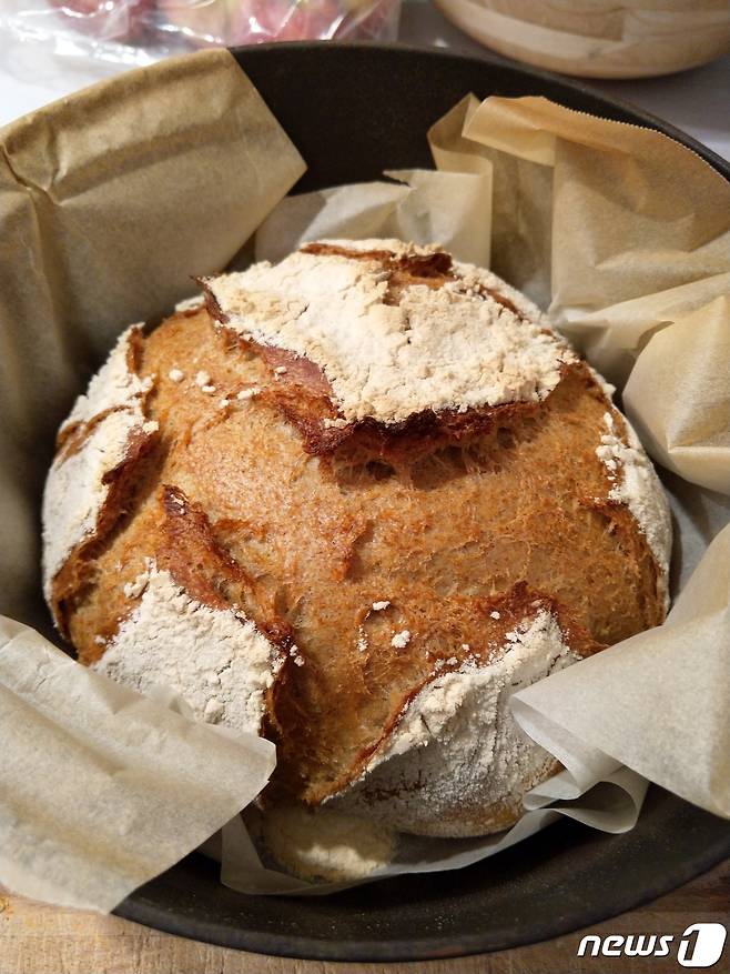 코렁 시 초등학교 한 학부모가 직접 만든 깜빠뉴 빵 사 © 정경화 통신원 제공=뉴스1