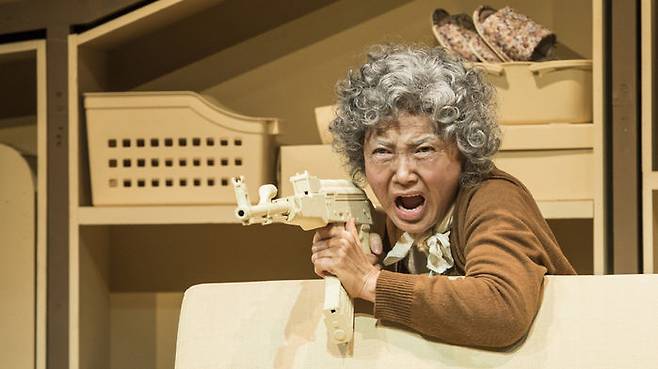 연극 '광주리를 이고 나가시네요, 또' (사진=국립극단)