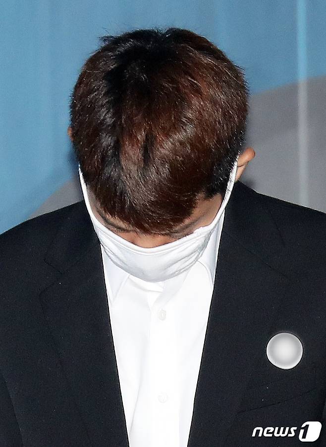 성관계 동영상을 불법으로 촬영·유포한 혐의로 구속기소된 가수 정준영