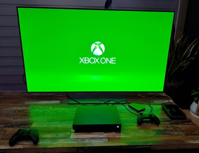 엑스박스원에 LG OLED TV를 연결한 모습