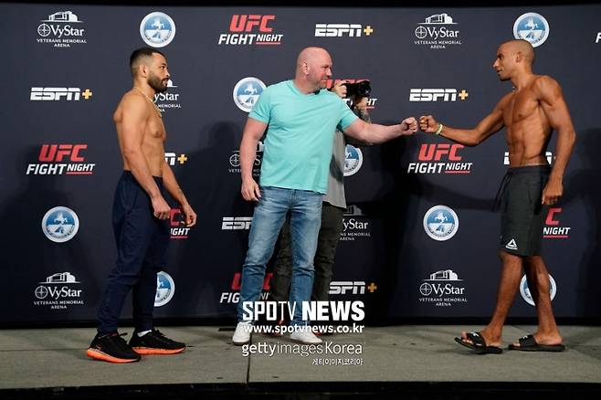 ▲ 에드손 바르보자가 프로 데뷔 후 처음으로 페더급 경기를 갖는다. 확실히 얇아졌다.