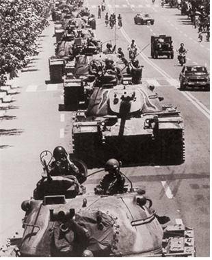 광주 시내를 재장악하기 위해 서구 화정동에 위치한 '돌고개'를 넘고 있다. ⓒ5·18 기념재단