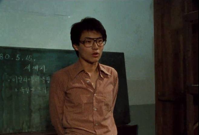 영화 '오! 꿈의 나라'의 야학 장면