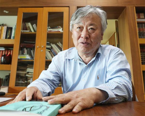 첫 출간 후 40여 년간 300만부 이상 판매된 스테디셀러 `사람의 아들`의 5번째 개정판을 출간한 이문열 소설가를 최근 경기 이천 소재 그의 집필실에서 만났다. 그는 이번 개정이 "아마도 마지막 개정판일 것"이라며 웃었다. [이승환 기자]