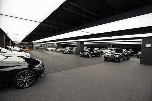 KCC오토 인증 중고차(Certified) 가양 전시장은 양재 전시장, 제주 전시장에 이은 KCC오토의 세 번째 메르세데스-벤츠 공식 인증 중고차 전시장이다. /KCC오토 제공