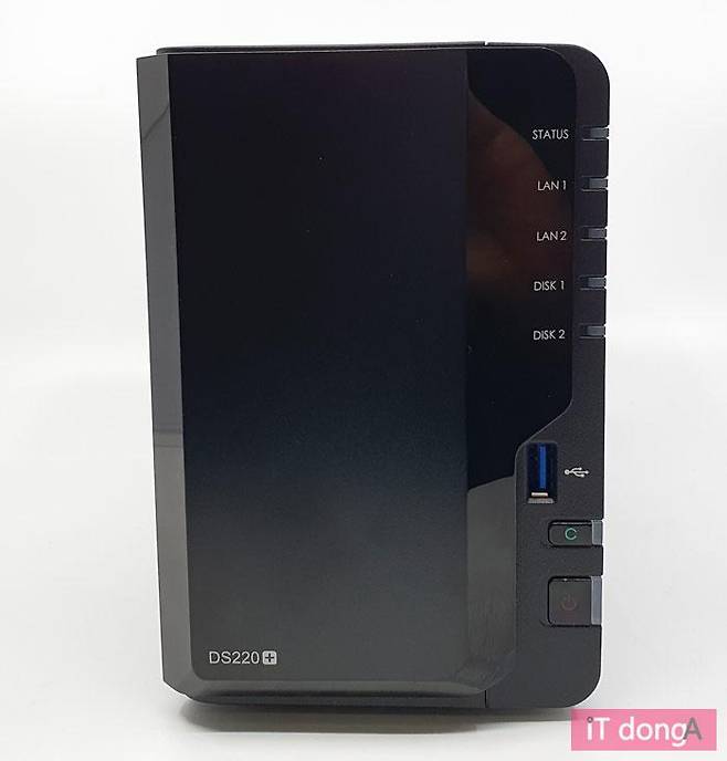 시놀로지 DS220+ 전면