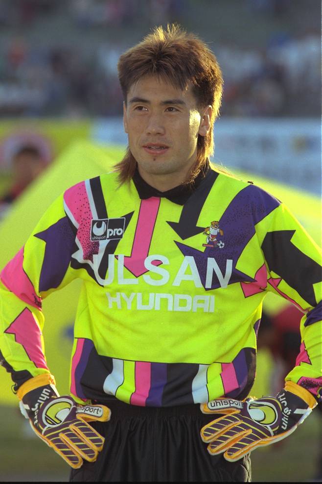 1997년 울산 골키퍼로 활약한 김병지. 앞머리는 짧고 뒷머리를 긴 울프컷을 했다. [중앙포토]