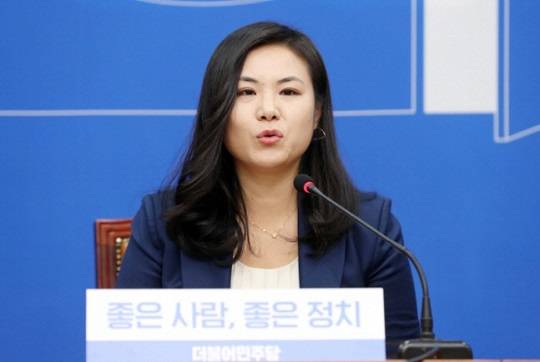 더불어민주당 4·15 총선 영입인재로 당의 국제대변인을 맡은 전 세계은행 선임 이코노미스트인 최지은 박사. 연합뉴스