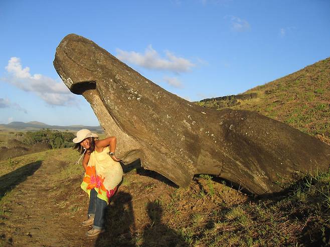 이스터 섬 모아이 석상 앞에서 한 컷 ©황소연