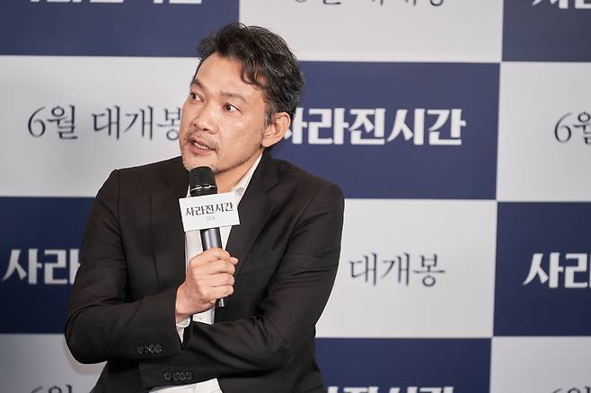 온라인 제작보고회에서 이야기하는 정진영 감독 [에이스메이커무비웍스 제공]