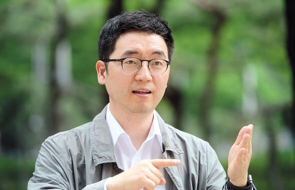 채상욱 하나금융투자 건설·부동산 수석연구위원은 25일 인터뷰에서 “강남불패보다는 신축불패가 유효할 것”이라고 내다봤다. 이상섭 기자