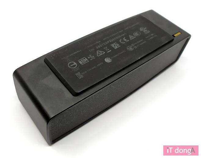 제품 하단의 고무재질 받침대