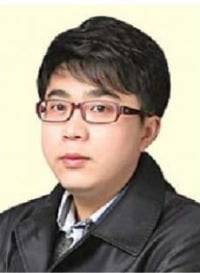 호주 맥쿼리대 통
번역 대학원에서
석사학위를 받았
으며 현재 배시원
영어교실 원장을
맡고 있다.