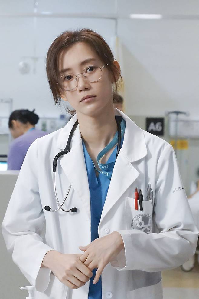 ▲ tvN '슬기로운 의사생활'에서 장겨울 역을 맡은 배우 신현빈. 제공|유본컴퍼니