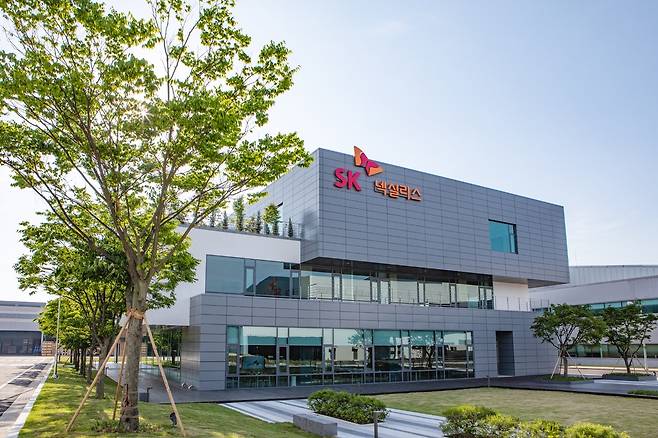 제6공장 들어서는 SK 넥실리스 정읍공장 전경 (서울=연합뉴스) SKC는 동박 제조 투자사 'SK 넥실리스'(구 KCFT) 제6공장 증설 투자를 결정했다고 1일 밝혔다. 사진은 SK 넥실리스 정읍공장 전경. [SKC 제공. 재판매 및 DB 금지]
