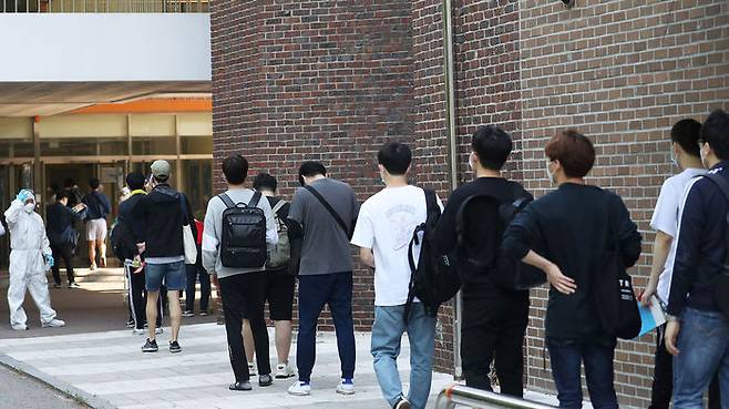 지난달 30일 서울의 한 학교에서 치러진 경찰 순경 필기시험장 모습 (사진=연합뉴스)