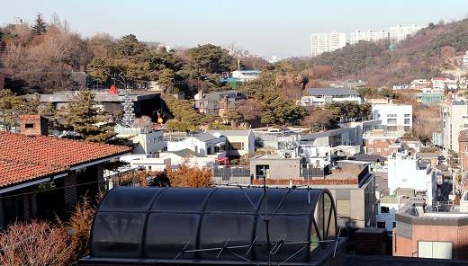 지난 2일 서울서부지법에서 진행된 서울 용산구 한강로2가 소재 건물면적 29㎡, 대지면적 46㎡ 단독주택의 1회 경매 입찰에 45명이 응찰했다. 감정가(최저가)가 6억688만6000원에 책정된 물건으로 용산 개발 호재의 분위기를 타고 응찰자가 대거 몰려 12억1389만2000원에 최종 매각됐다. /사진=머니투데이