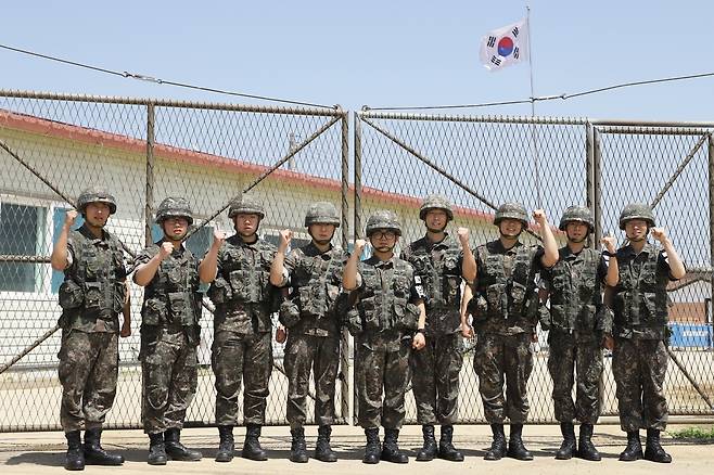 월북 시도 '살인 용의자' 잡은 5사단 장병들 [육군 제5보병사단 제공. 재판매 및 DB 금지]