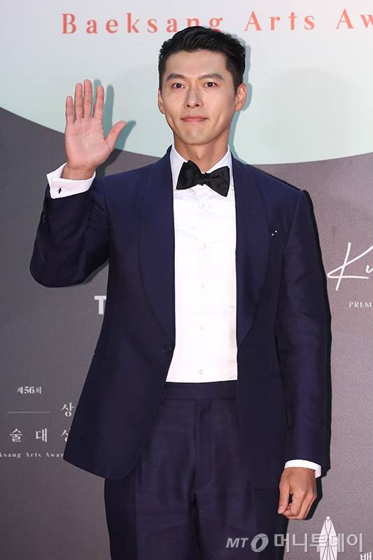 배우 현빈이 5일 오후 경기도 고양시 킨텍스에서 열린 제56회 백상예술대상 시상식 레드카펫 행사에서 포즈를 취하고 있다. /사진제공=백상예술대상 사무국
