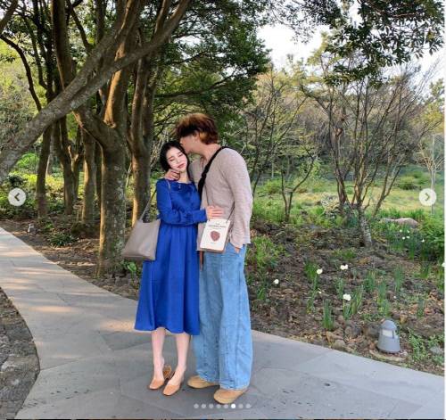 가수 오반(오른쪽)과 그의 여자친구. 출처|오반 개인 SNS