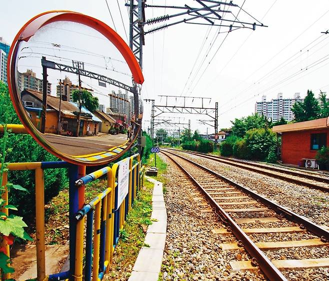 ‘땡땡 마을’ 기찻길.