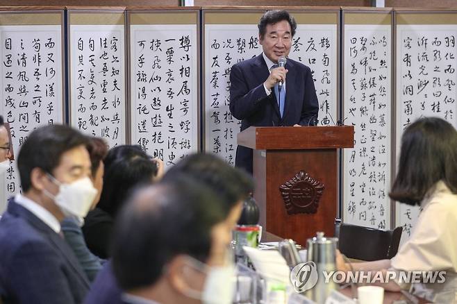 인사말 하는 민주당 이낙연 국난극복위원장 [연합뉴스 자료사진]