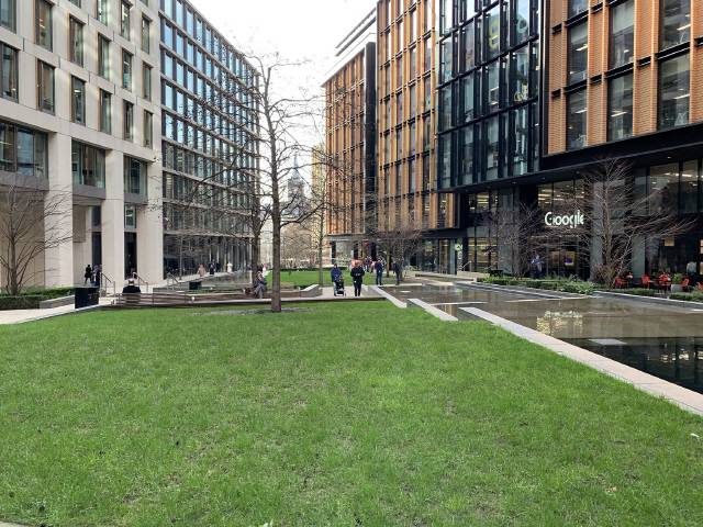 구글 등의 기업이 입주한 판크라스 광장 /사진제공=김정후 박사