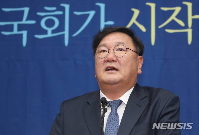 김태년 더불어민주당 원내대표가 12일 서울 여의도 국회에서 열린 의원총회에서 발언하고 있다. / 사진제공=뉴시스