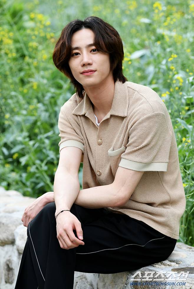 드라마 '굿 캐스팅'에서 인상적인 연기를 펼친 배우 이준영이 9일 오후 서울 청진동의 한 카페에서 인터뷰에 응했다. 이준영이 카메라 앞에서 포즈를 취하고 있다. 정재근 기자 cjg@sportschosun.com/2020.6.9/