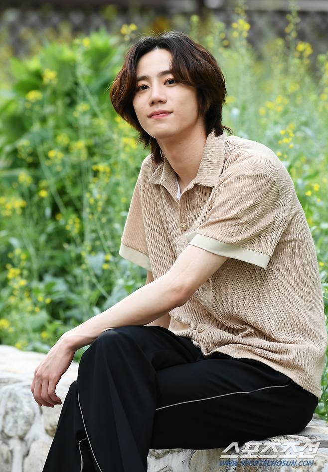 드라마 '굿 캐스팅'에서 인상적인 연기를 펼친 배우 이준영이 9일 오후 서울 청진동의 한 카페에서 인터뷰에 응했다. 이준영이 카메라 앞에서 포즈를 취하고 있다. 정재근 기자 cjg@sportschosun.com/2020.6.9/