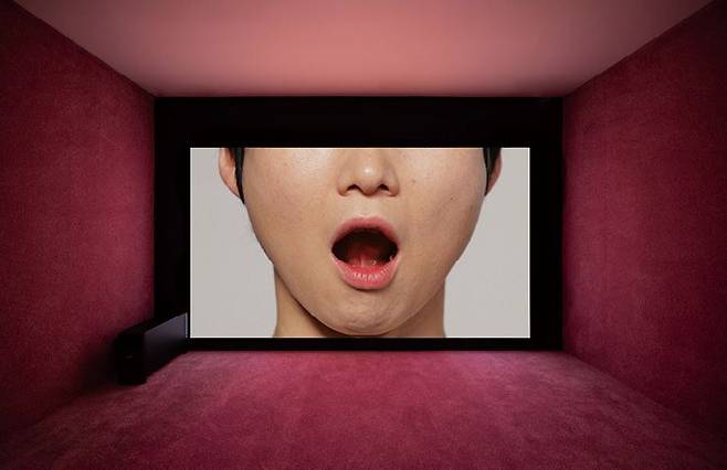 D/P는 이윤정 작가의 〈설근체조〉를 선보인다.