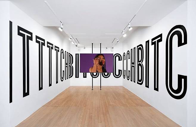 마틴 심스, 〈몸짓에 대한 메모〉, 2015.