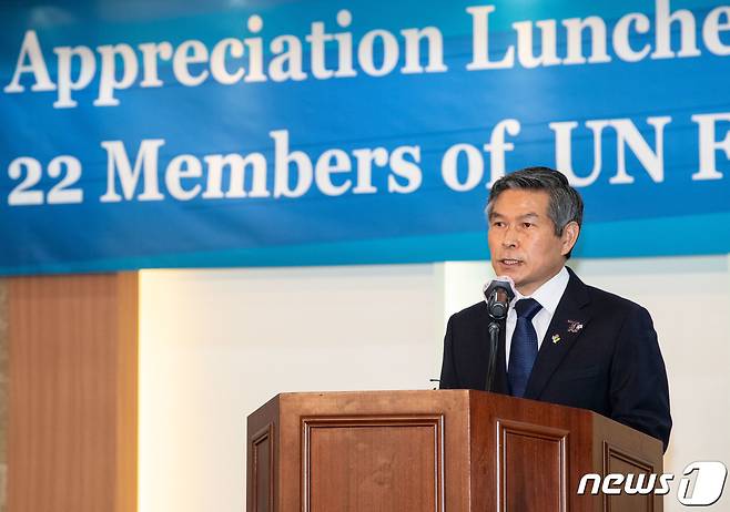 정경두 국방부 장관이 18일 서울 용산구 육군회관에서 열린 6·25 전쟁 70주년 기념 참전국 대사 초청 감사행사에서 축사를 하고 있다. 2020.6.18/뉴스1 © News1 이재명 기자