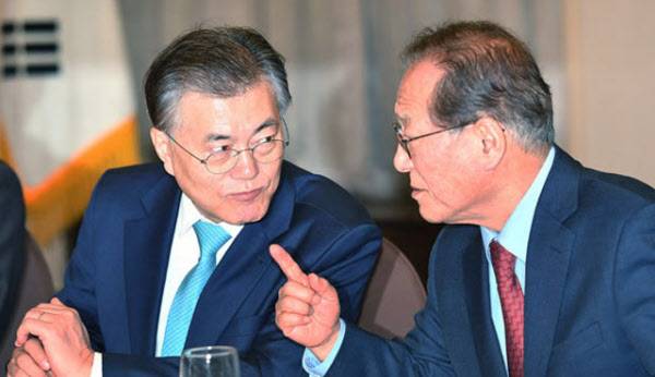 문재인 대통령과 정세현 전 통일부 장관 /뉴시스